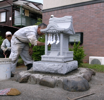 イノネ ＞＞ 御影石製のお宮・お社・外宮(稲荷宮)の販売と設置工事